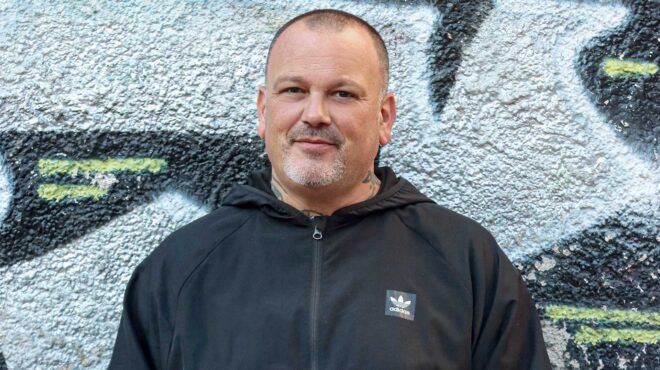 δημήτρης-σκαρμούτσος-ο-κόσμος-με-νιώ-563018992