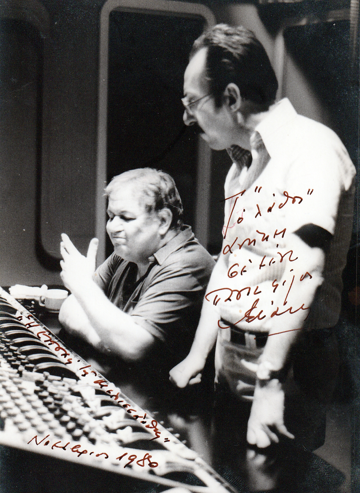 Στο στούντιο με τον Μάνο Χατζιδάκι-4