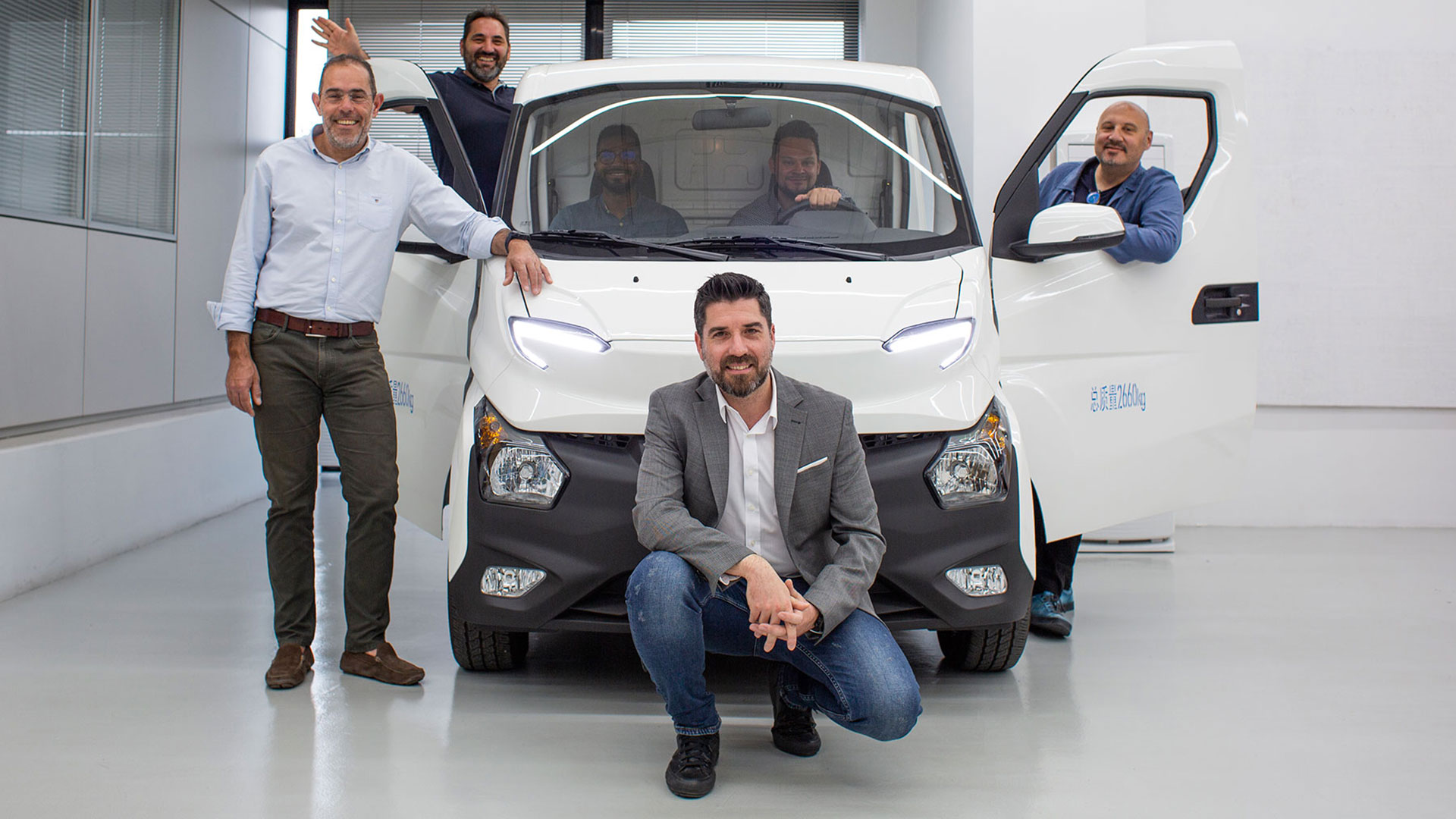 Εβαλαν σε τέσσερις ρόδες ένα σενάριο επιστημονικής φαντασίας-8