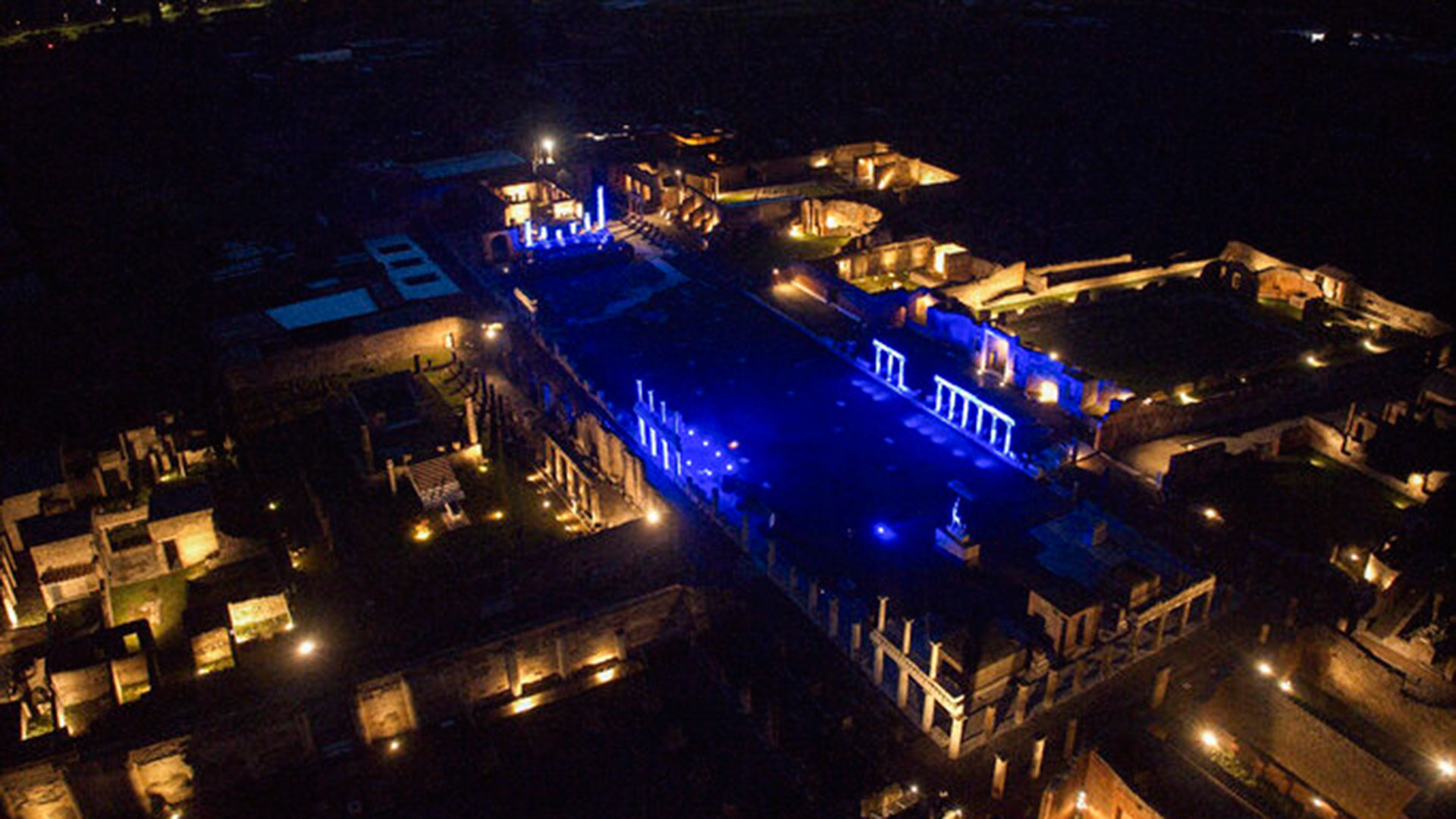 Ημέρα της Ευρώπης: Φωταγωγήθηκαν εμβληματικά τοπόσημα στις χώρες της Ε.Ε.-2