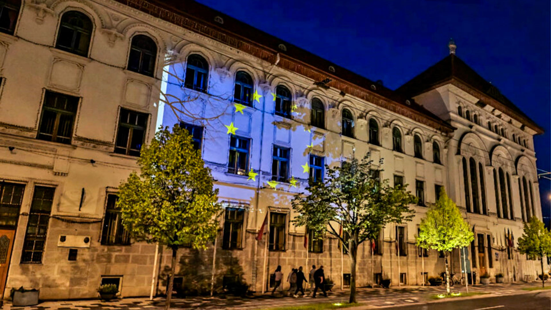 Ημέρα της Ευρώπης: Φωταγωγήθηκαν εμβληματικά τοπόσημα στις χώρες της Ε.Ε.-7