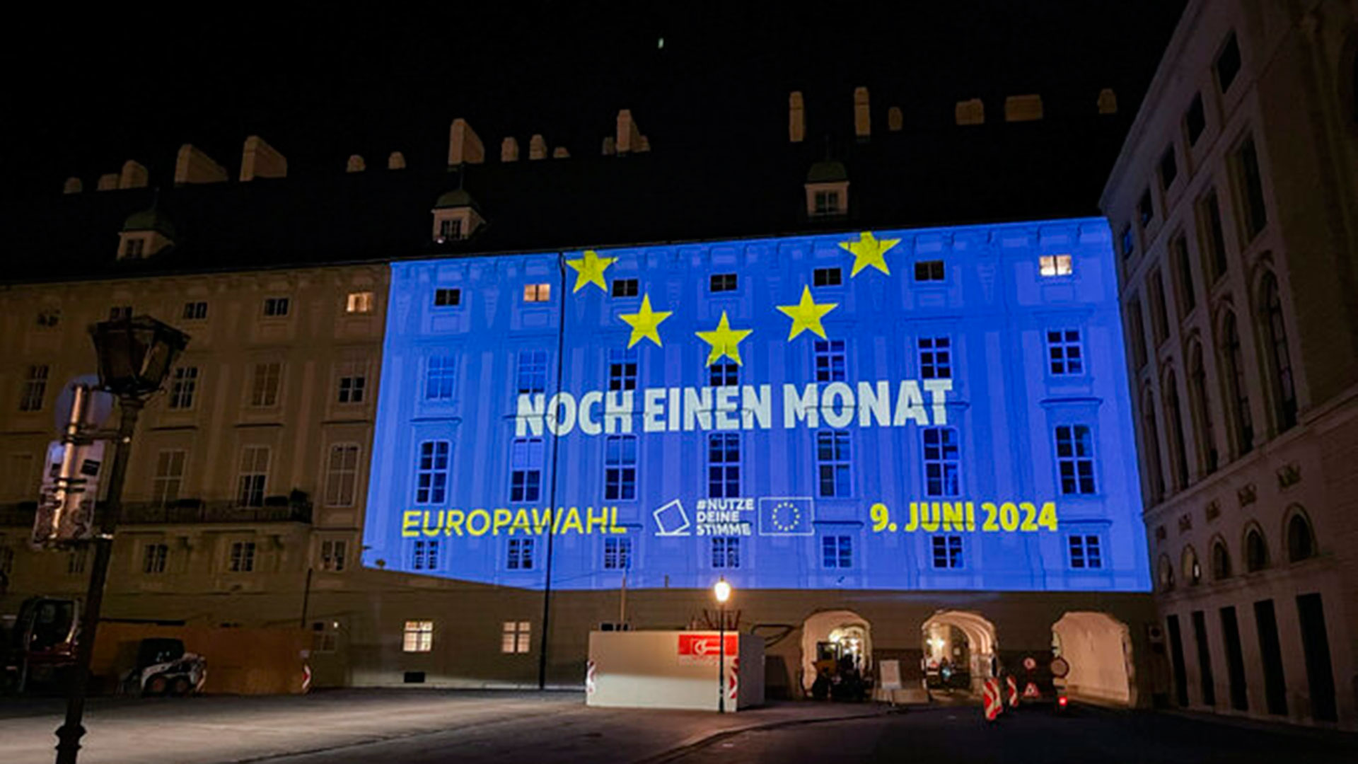 Ημέρα της Ευρώπης: Φωταγωγήθηκαν εμβληματικά τοπόσημα στις χώρες της Ε.Ε.-4