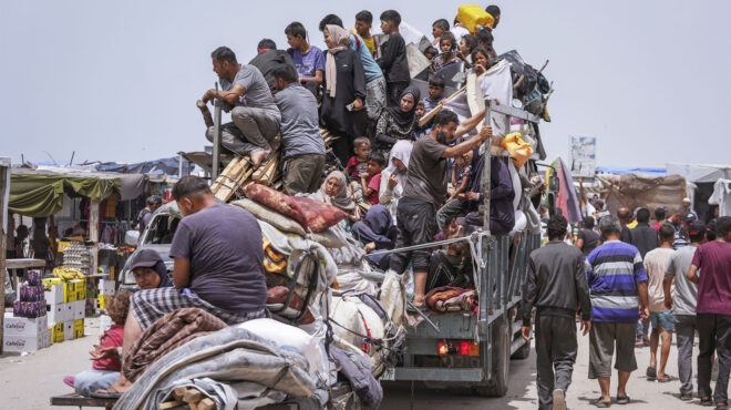 γάζα-ισραηλινά-τανκ-και-στο-κέντρο-της-563048491