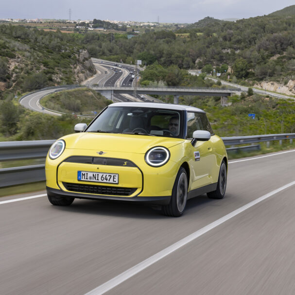 οδηγούμε-στην-ισπανία-το-νέο-mini-cooper-την-κυρ-563052628