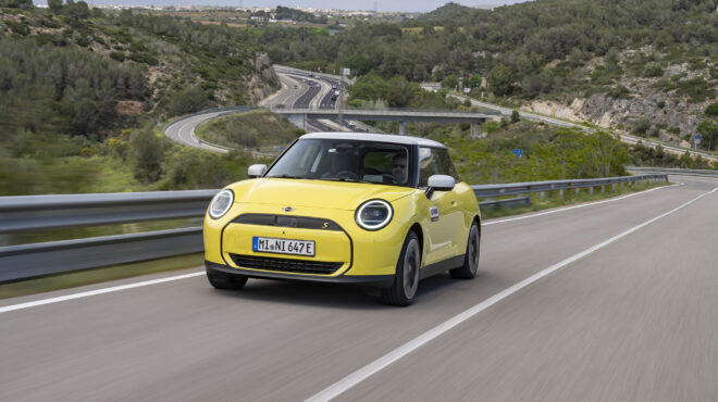 οδηγούμε-στην-ισπανία-το-νέο-mini-cooper-την-κυρ-563052628