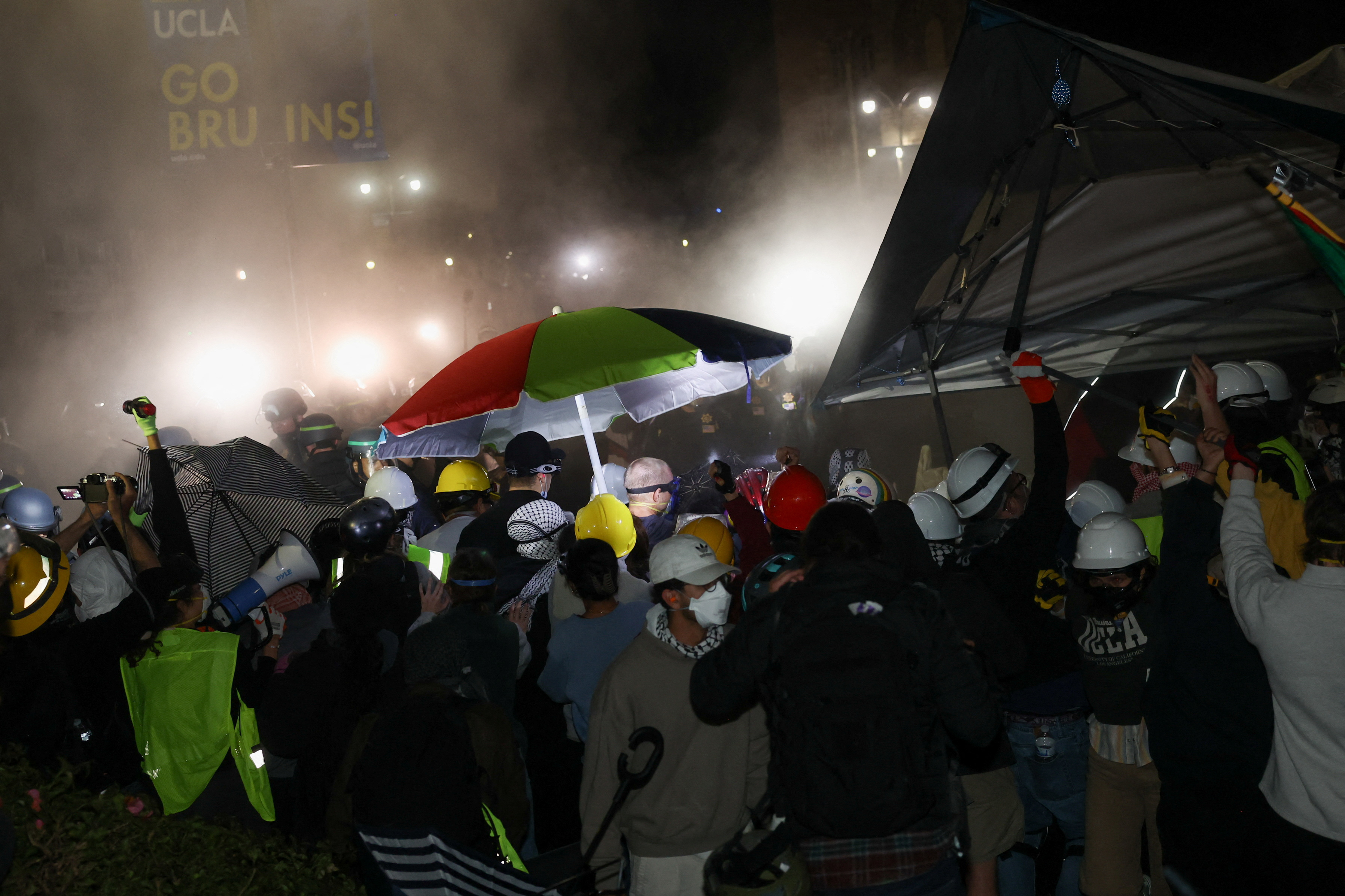 ΗΠΑ: Εκκενώθηκε ο καταυλισμός των φοιτητών στο UCLA – Πάνω από 100 συλλήψεις-5