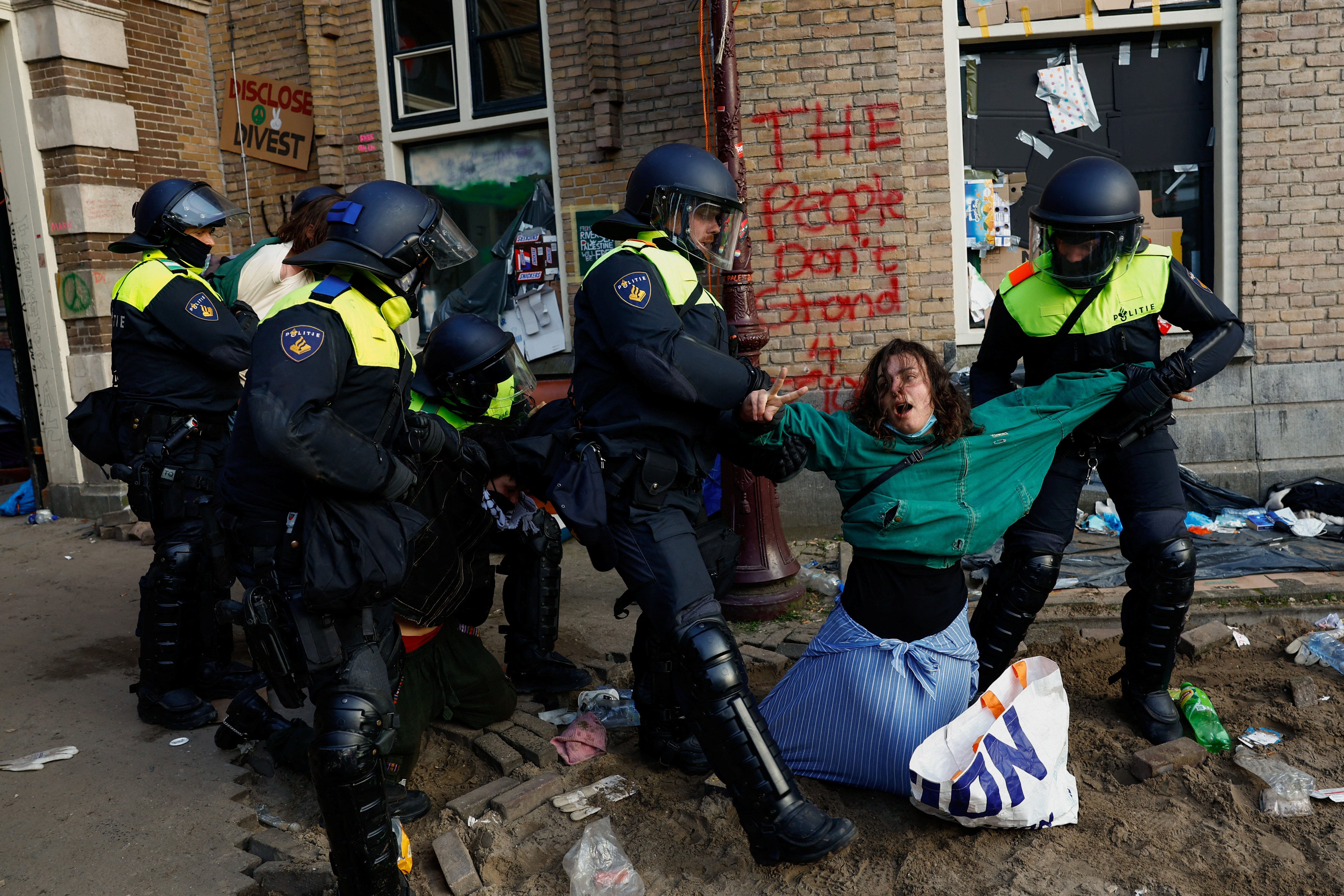 Συγκρούσεις με την αστυνομία στο πανεπιστήμιο του Αμστερνταμ για τη Γάζα-3