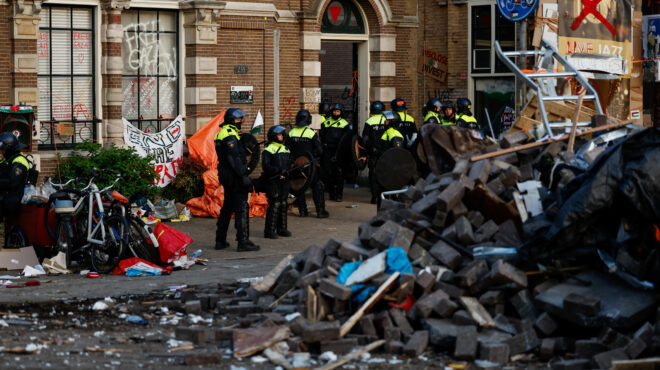 συγκρούσεις-με-την-αστυνομία-στο-πανε-563015653