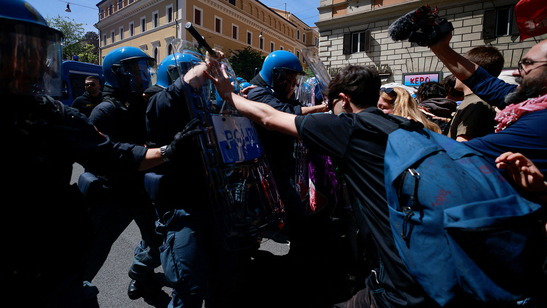 Ιταλία: Επεισόδια έξω από συνέδριο για την υπογεννητικότητα-1