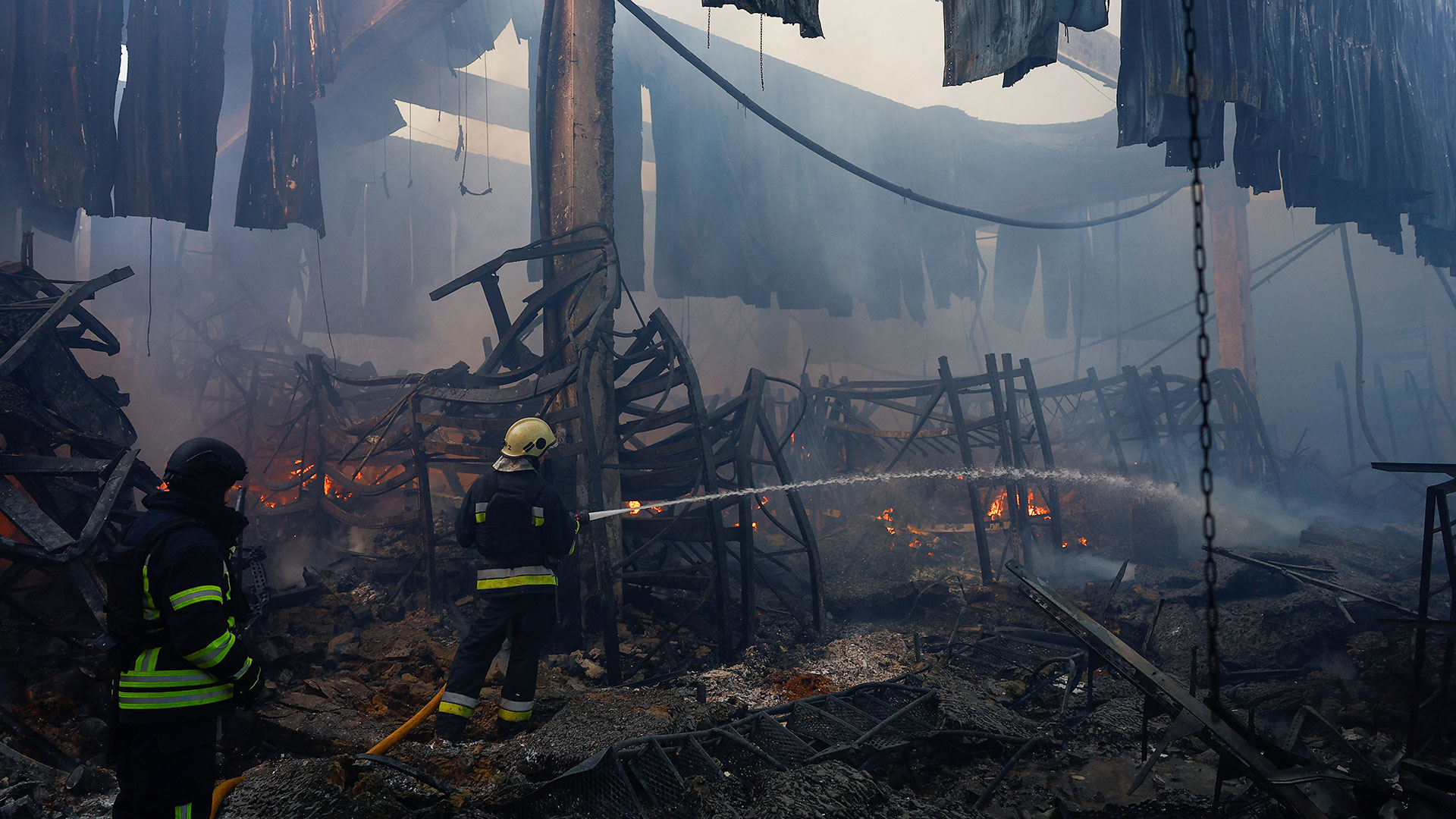 Χάρκοβο: Τουλάχιστον δύο νεκροί από ρωσικό χτύπημα σε κατάστημα-1
