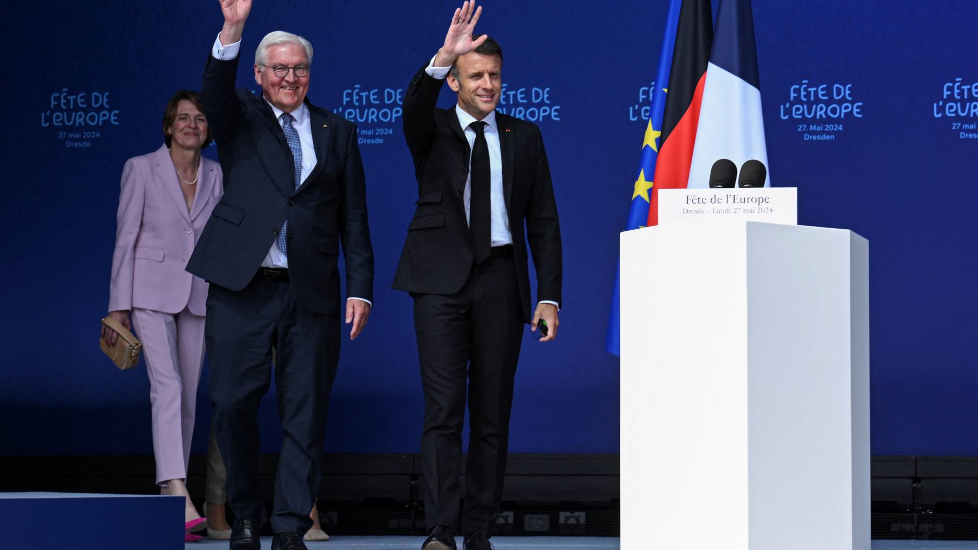 Μακρόν από Γερμανία: «Ενας κακός άνεμος πνέει στην Ευρώπη – Ας ξυπνήσουμε»-4