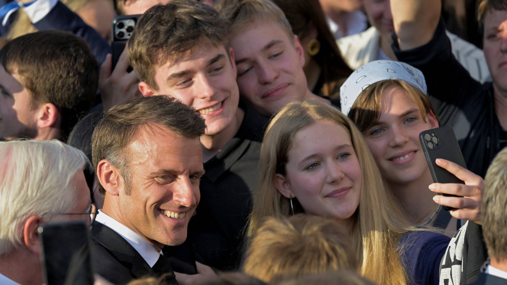 Μακρόν από Γερμανία: «Ενας κακός άνεμος πνέει στην Ευρώπη – Ας ξυπνήσουμε»-3