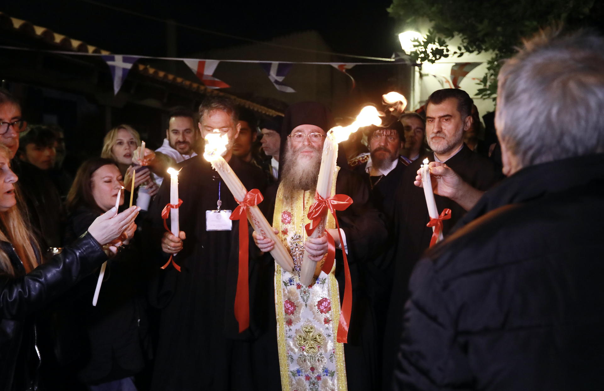 Με κατάνυξη γιορτάστηκε η Ανάσταση σε όλη τη χώρα-1