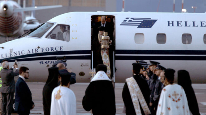 στην-ελλάδα-το-αγιο-φως-563012296