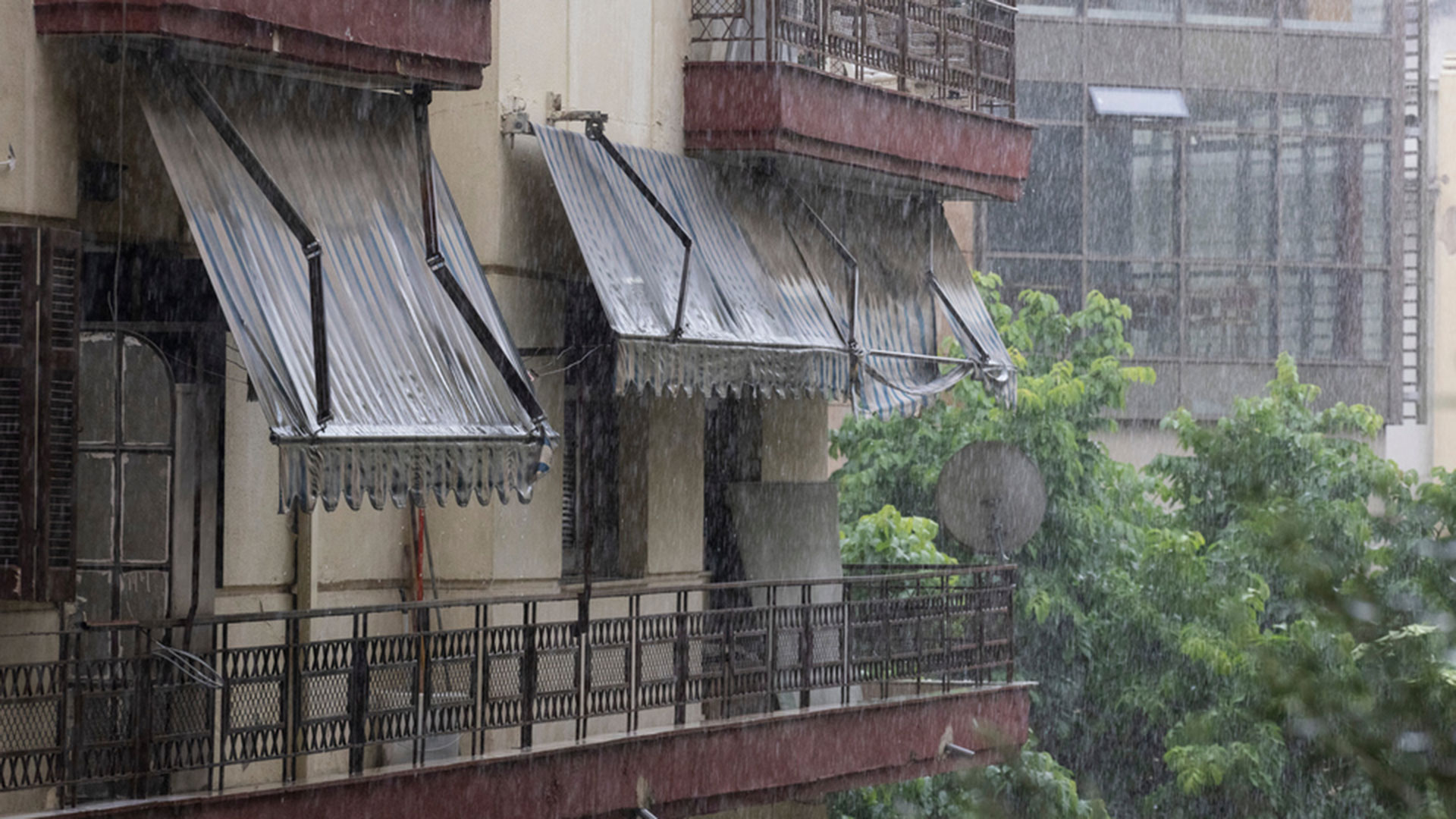 Θεσσαλονίκη: Καταιγίδα με βροχές και χαλάζι – «Ποτάμια» οι δρόμοι, 25 κλήσεις στην Πυροσβεστική-1