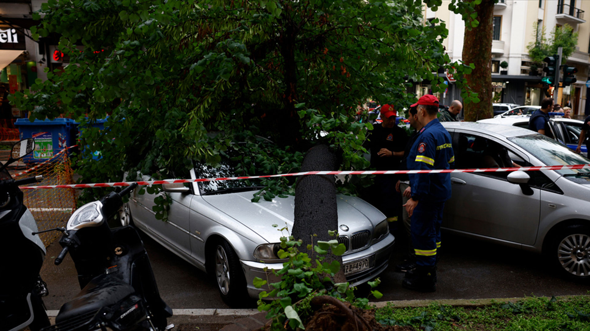 Θεσσαλονίκη: Καταιγίδα με βροχές και χαλάζι – «Ποτάμια» οι δρόμοι, 25 κλήσεις στην Πυροσβεστική-2