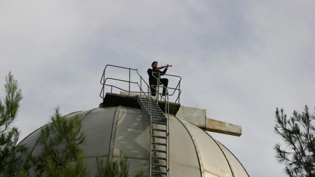 ο-σαλονικιός-βιολονίστας-που-στέλνει-563041318