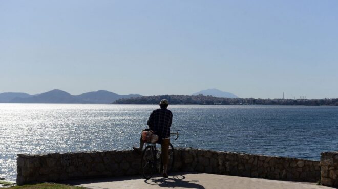καιρός-με-ηλιοφάνεια-και-άνοδο-της-θερ-563012680