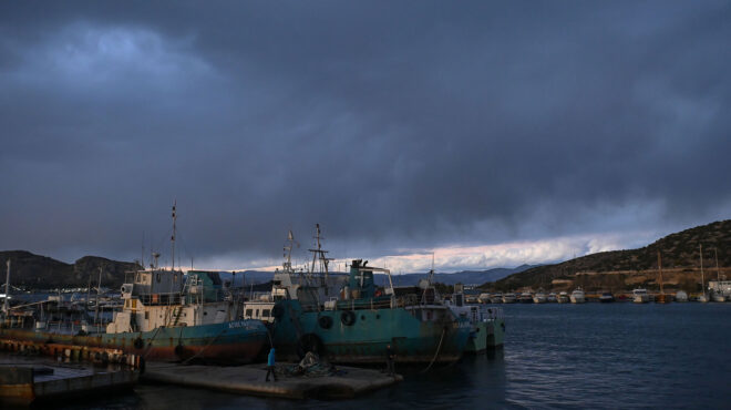 καιρός-με-βροχές-και-καταιγίδες-το-πάσ-563007352
