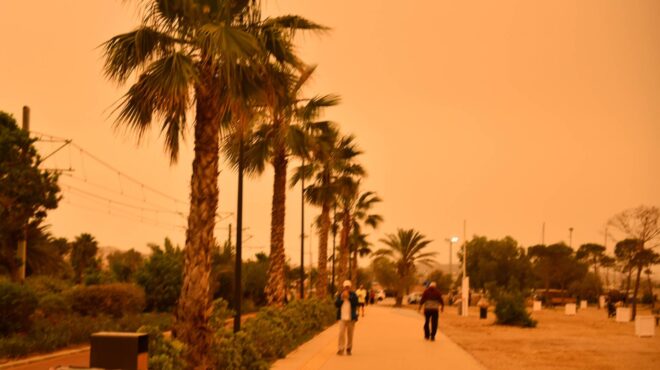 προ-των-πυλών-το-κύμα-ζέστης-και-σκόνης-563025940