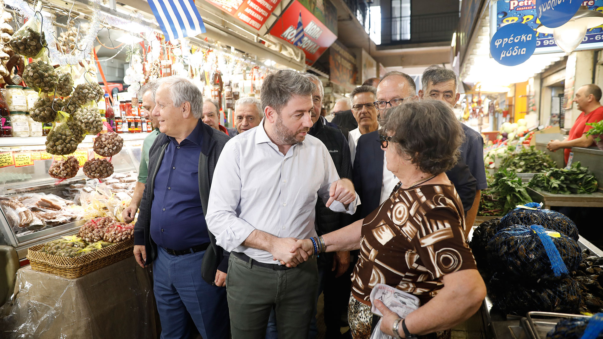 Σε προεκλογικούς ρυθμούς με αιχμή τις ανατιμήσεις-1