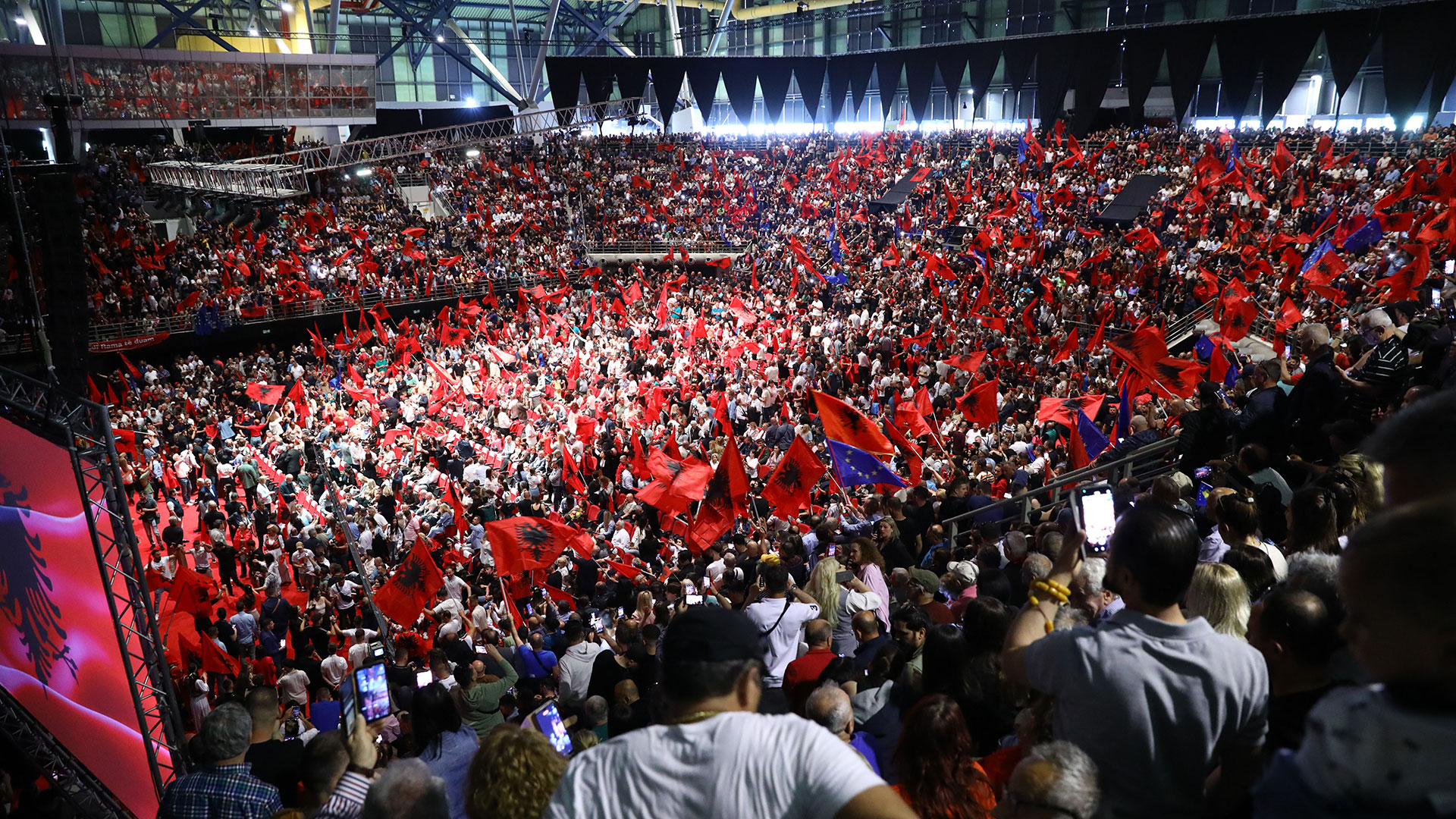 Αλβανοί στην «Κ» για ομιλία Ράμα: «Θα μπορούσε να είχε έρθει όταν ανέβαινε η Χ.Α.»-2