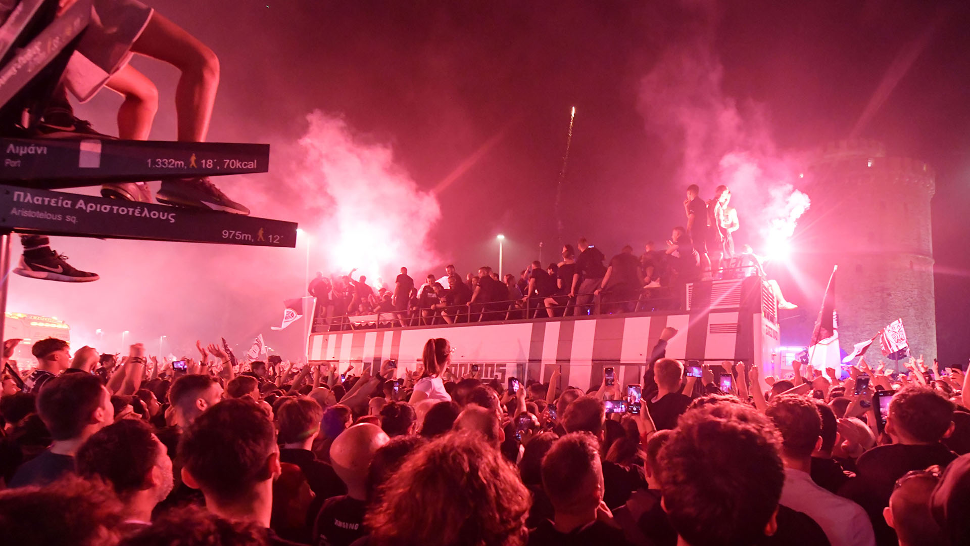 Ολονύχτιο πάρτι στον Λευκό Πύργο για τον πρωταθλητή ΠΑΟΚ (εικόνες και βίντεο)-5