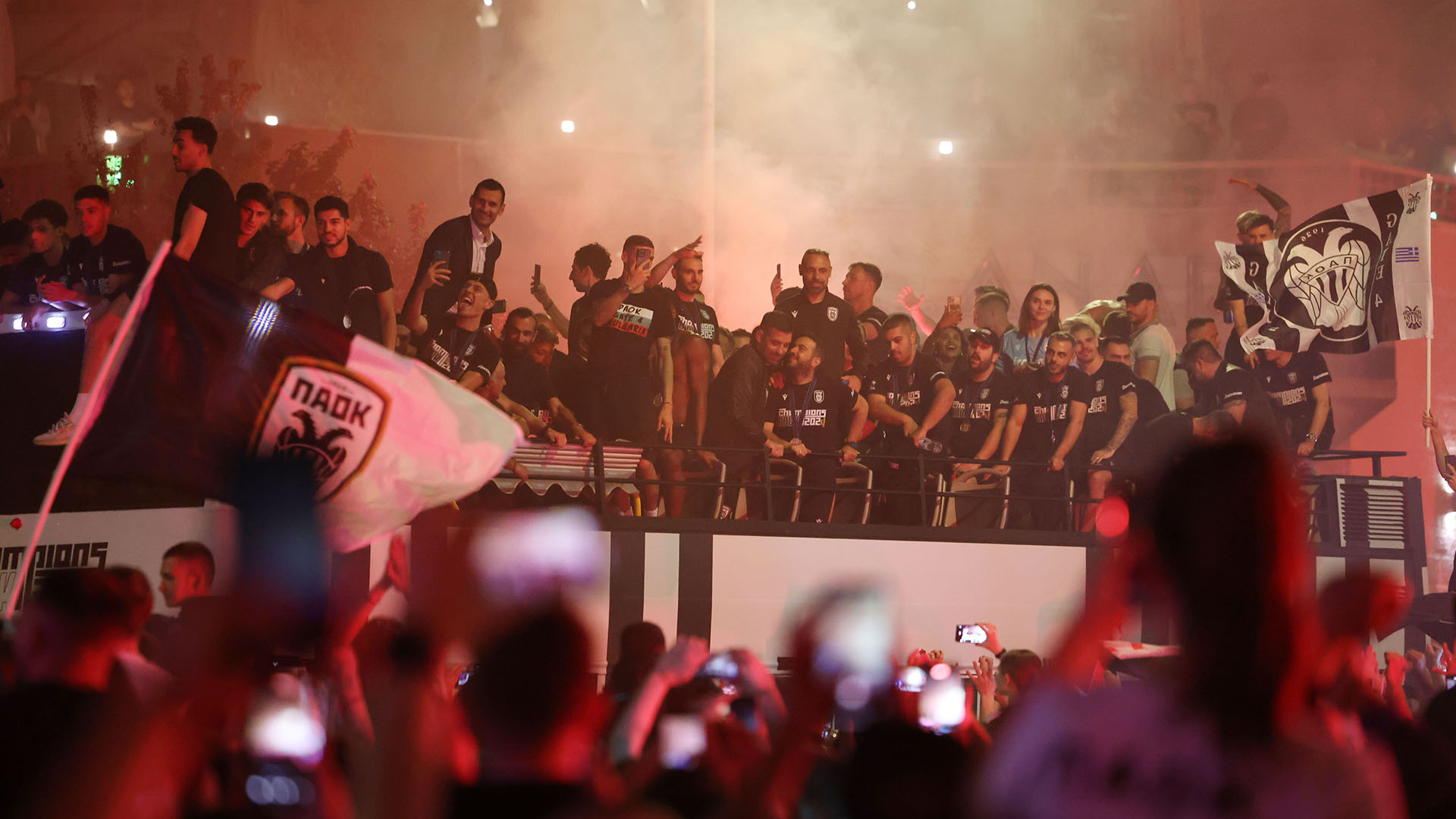 Ολονύχτιο πάρτι στον Λευκό Πύργο για τον πρωταθλητή ΠΑΟΚ (εικόνες και βίντεο)-6