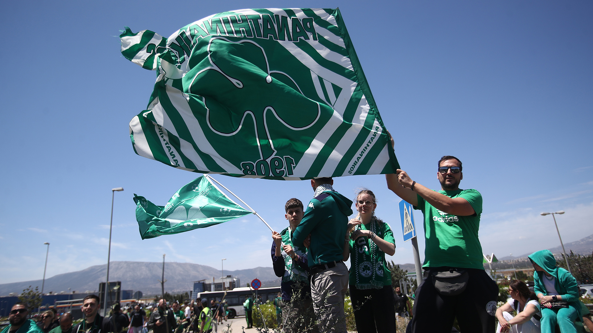 Παναθηναϊκός: «Πράσινο» βάφτηκε το «Ελ. Βενιζέλος» – Εικόνες και βίντεο από την υποδοχή των πρωταθλητών Ευρώπης-4