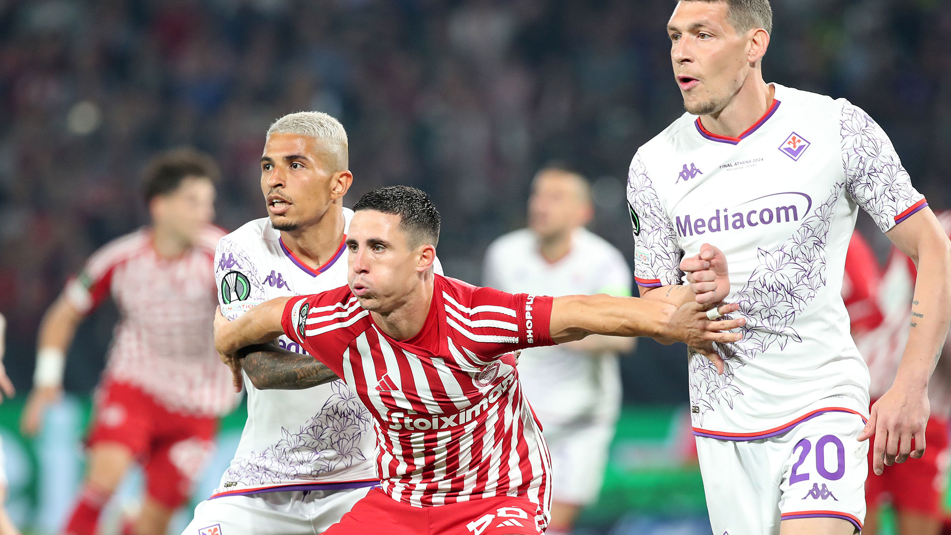 Ολυμπιακός: Ολονύχτιο πάρτι στον Πειραιά για την κατάκτηση του Conference League-10