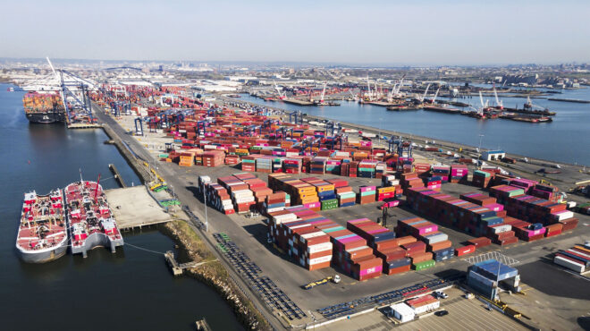 στην-ίδια-γραμμή-για-τους-δασμούς-μπάι-563039164