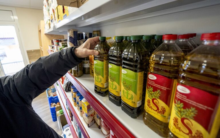 Η έλλειψη ελαιολάδου πυροδοτεί τις τιμές σε επίπεδα-ρεκόρ