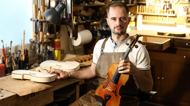 ο-μάστορας-των-βιολιών-από-τα-αγραφα-563037328