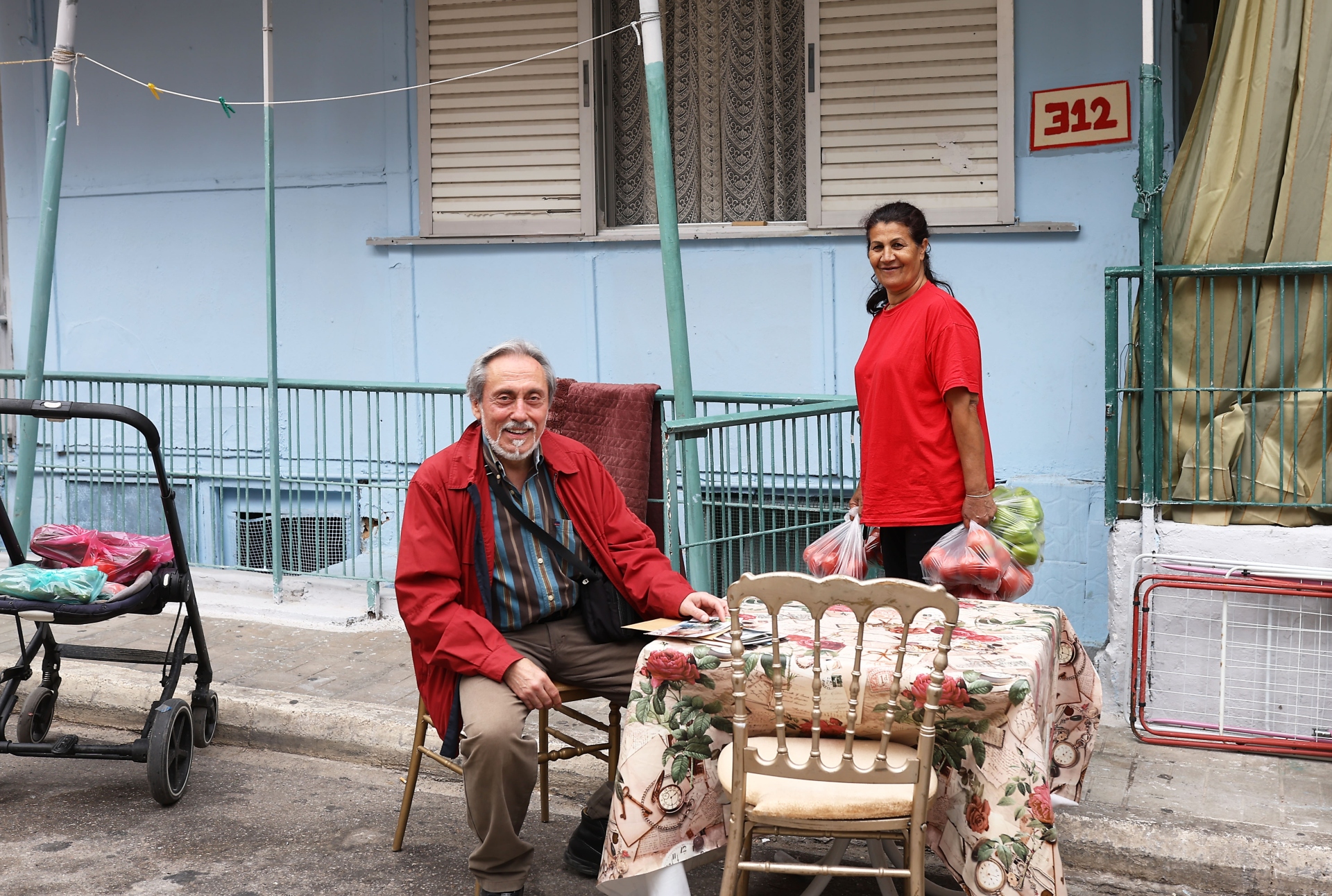 Νίκαια: Μία γειτονιά παλαιάς κοπής-21