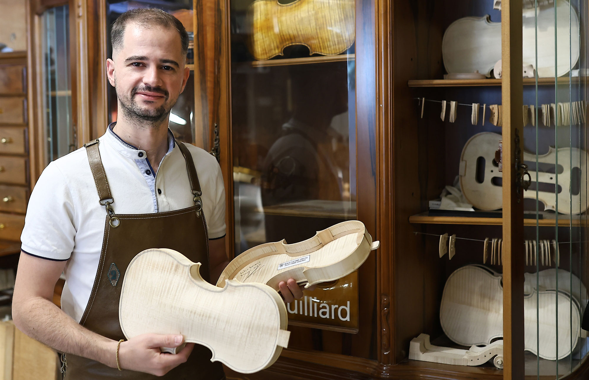 Ο μάστορας των βιολιών από τα Αγραφα – Μουσικές από σφένδαμο και έλατο-1