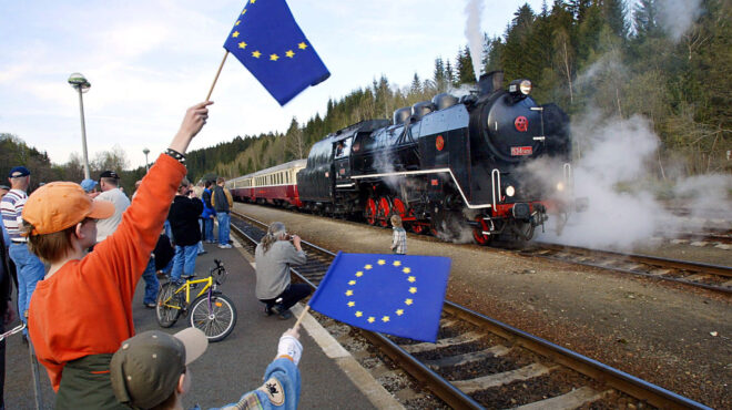 ευρωπαϊκή-ενωση-20-χρόνια-από-τη-μεγάλ-563007085