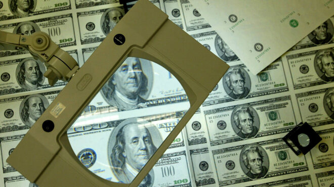 η-ισοτιμία-ευρώ-δολαρίου-και-η-πολιτ-563027782