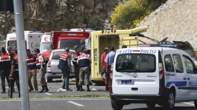 τουρκία-10-νεκροί-και-39-τραυματίες-σε-τρο-563044792