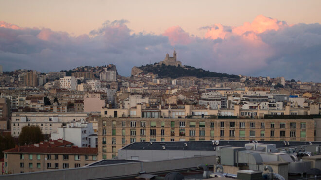 στο-έλεος-των-συμμοριών-η-μασσαλία-563052430
