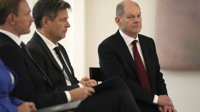 η-κυβέρνηση-σολτς-προσπαθεί-να-πείσει-563024422