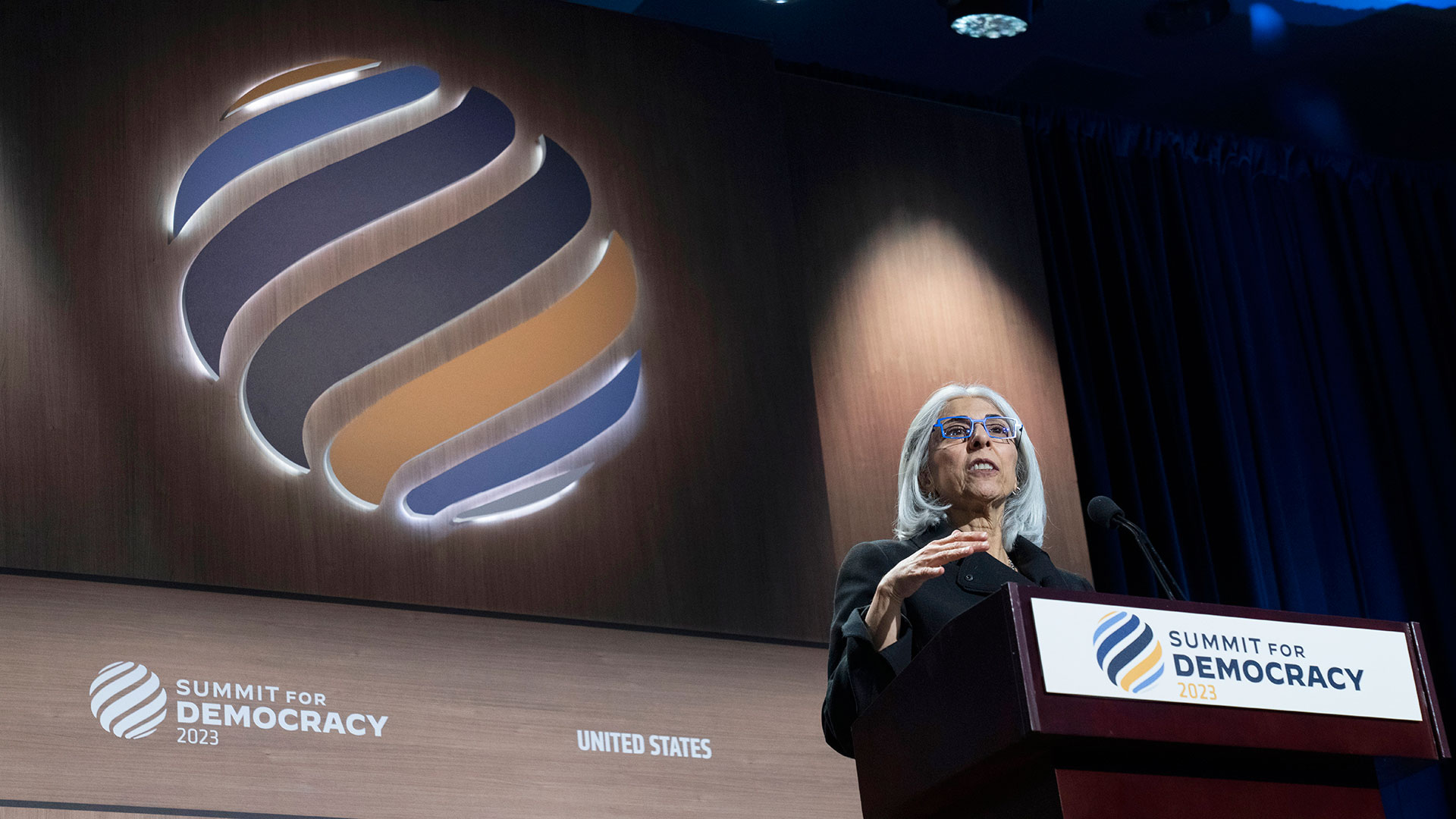 Η γυναίκα που έμαθε στον Μπάιντεν το ChatGPT-2