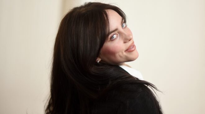 στο-γεύμα-της-μπίλι-αϊλις-563043709