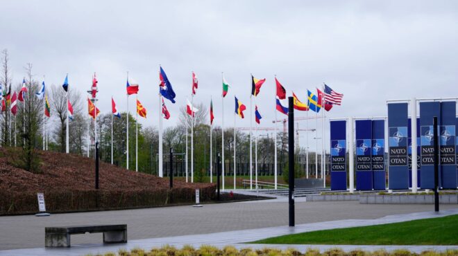 λεπέν-ο-μακρόν-θέλει-να-βάλει-τη-γαλλία-563050735