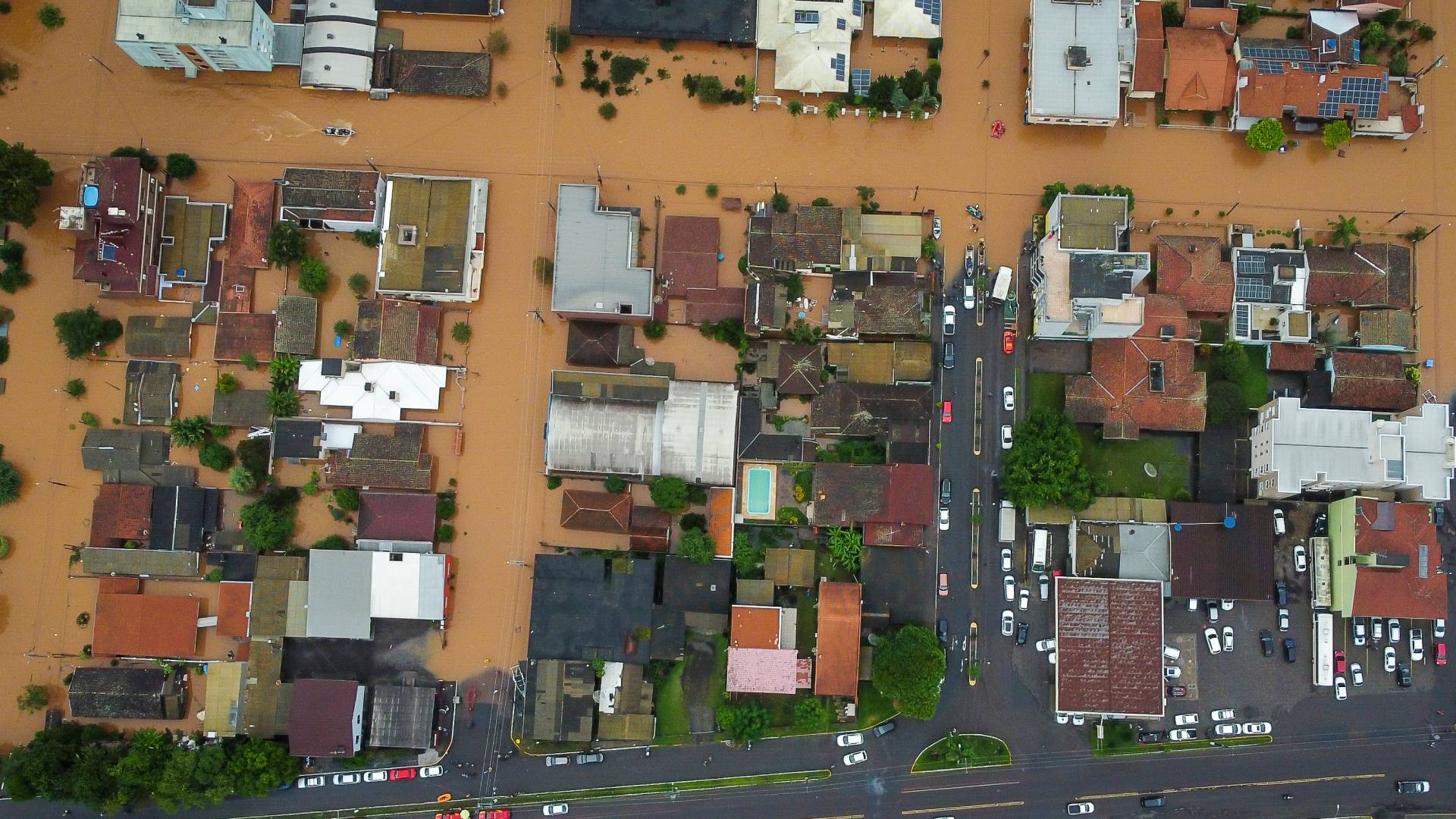 Πλημμύρες στη Βραζιλία: Μάχη ενάντια στον χρόνο δίνουν οι διασώστες-3