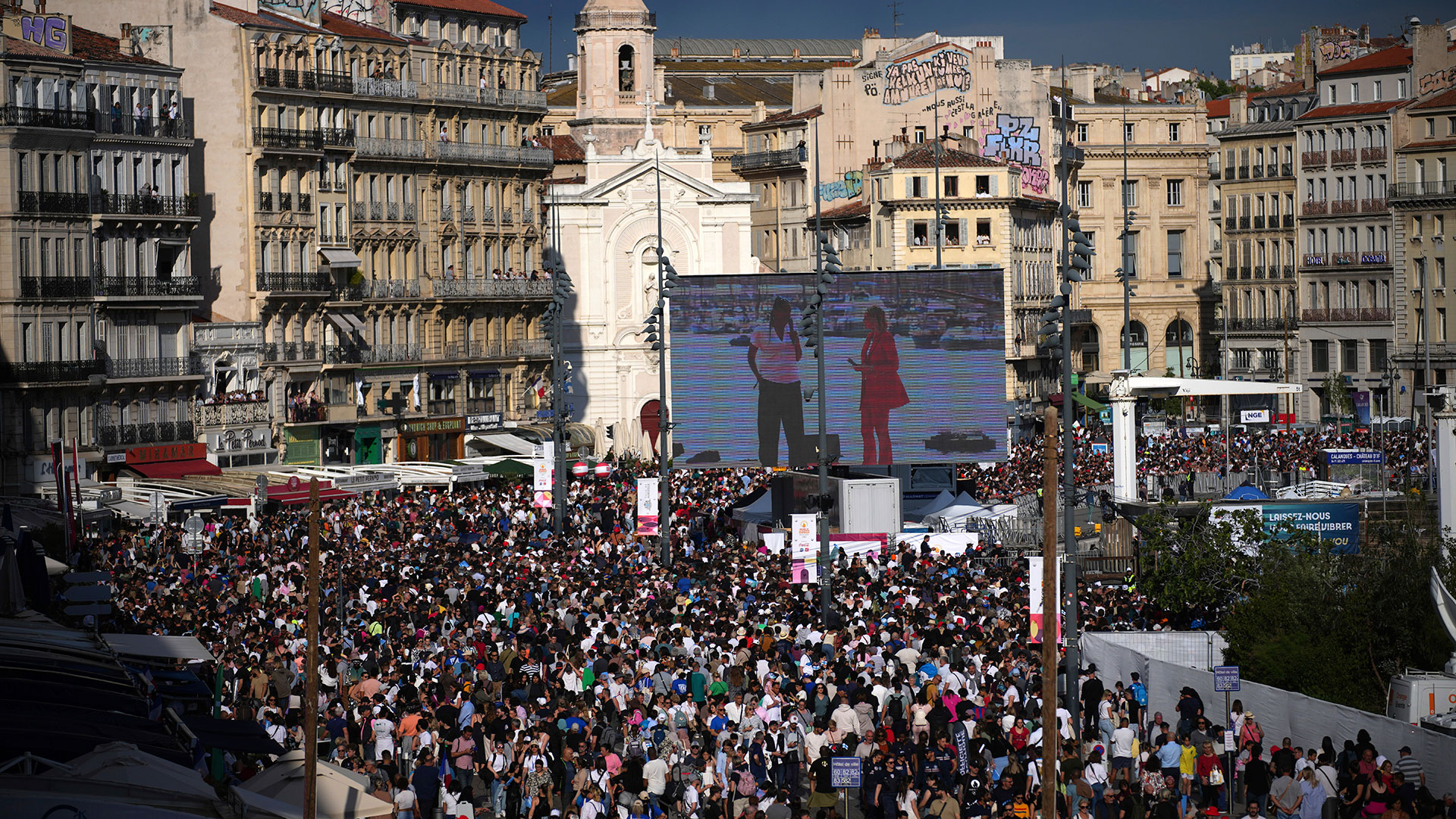 Εντυπωσιακές εικόνες στη Μασσαλία: Χιλιάδες Γάλλοι για την Ολυμπιακή Φλόγα (Βίντεο)-7