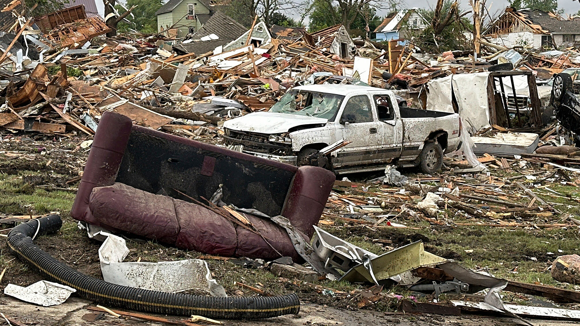 ΗΠΑ: Τουλάχιστον 5 νεκροί μετά το πέρασμα ανεμοστρόβιλου-1