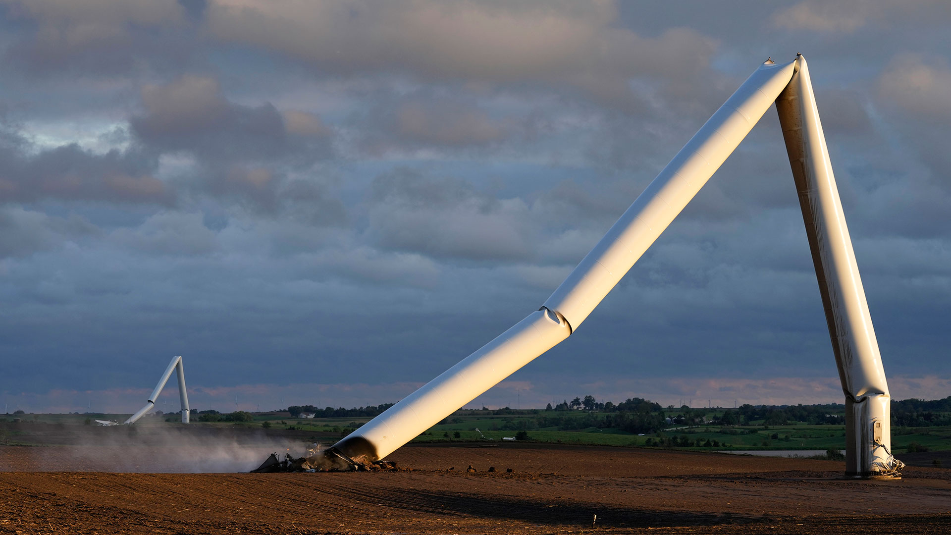 ΗΠΑ: Τουλάχιστον 5 νεκροί μετά το πέρασμα ανεμοστρόβιλου-4