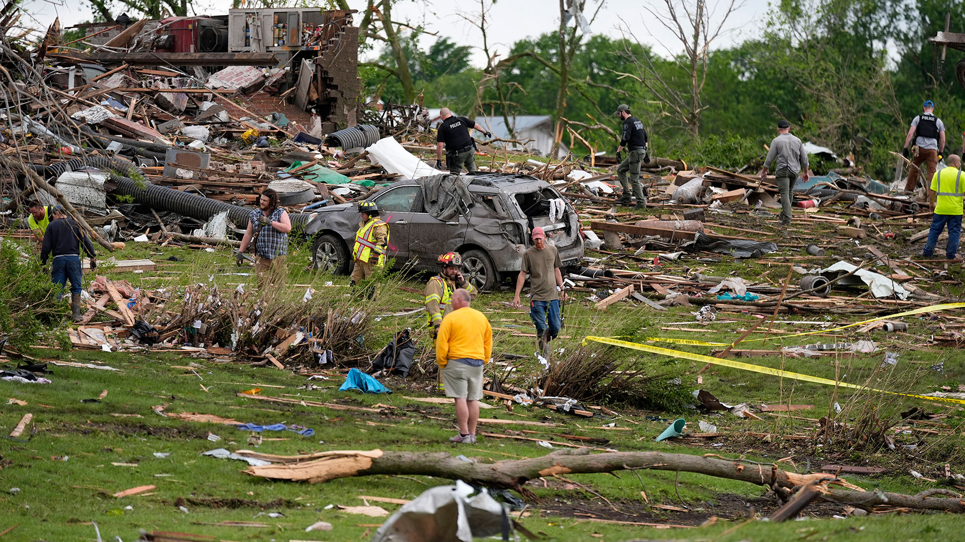 ΗΠΑ: Τουλάχιστον 5 νεκροί μετά το πέρασμα ανεμοστρόβιλου-2