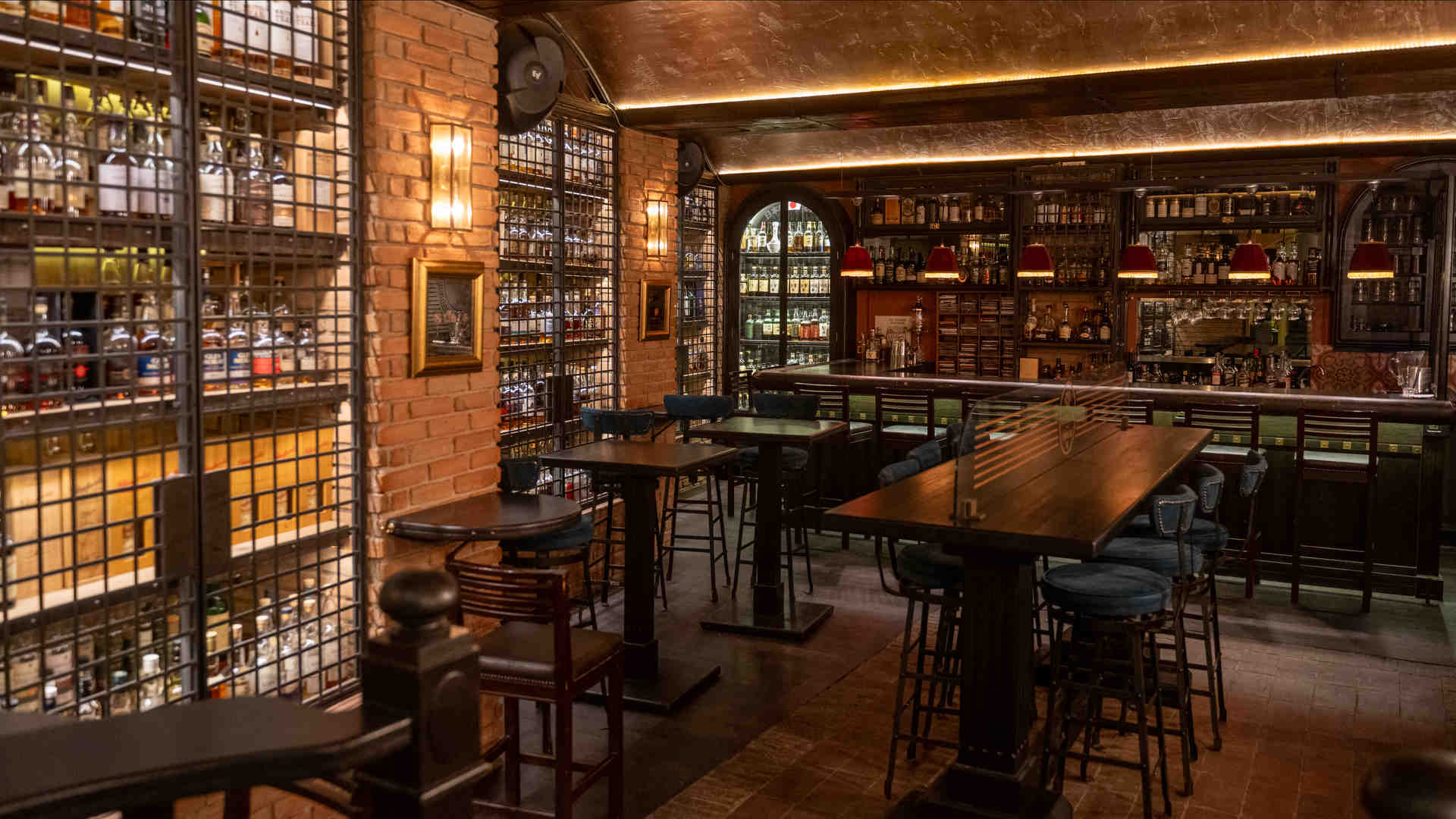 CV Distiller: Στο σπίτι των 1.100 ουίσκι πάμε και για τα κοκτέιλ!-1