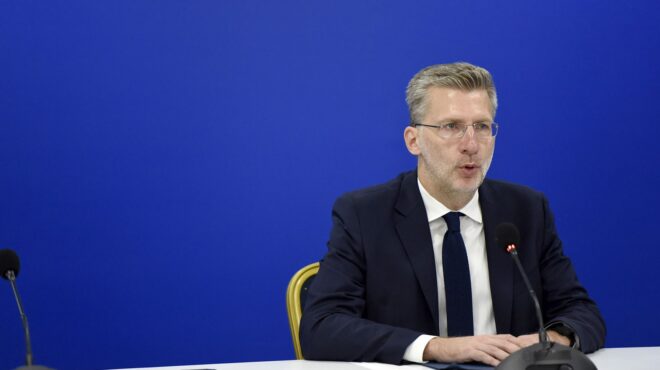 σκέρτσος-δεν-μπορούμε-να-παίξουμε-στα-563041843